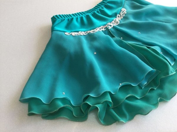 画像3: ジョーゼット2段スカート(ジェイド系)スワロフスキーラインストーン付 (3)